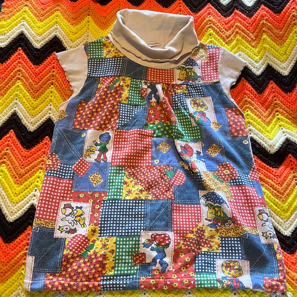 VTG novelty print turtleneck top